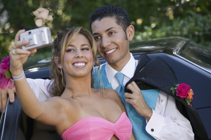 Book a limo from Des Moines Limos to make memories at your prom or homecoming